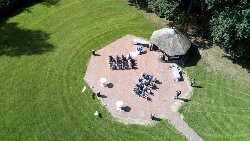 bruidsfotografie niels van tongerloo ceremonie drone